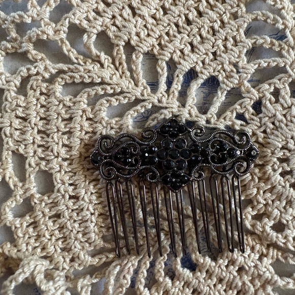 Vintage Victorian-look Metal Hair Combs Pair Marcasite - Picture 2 of 4